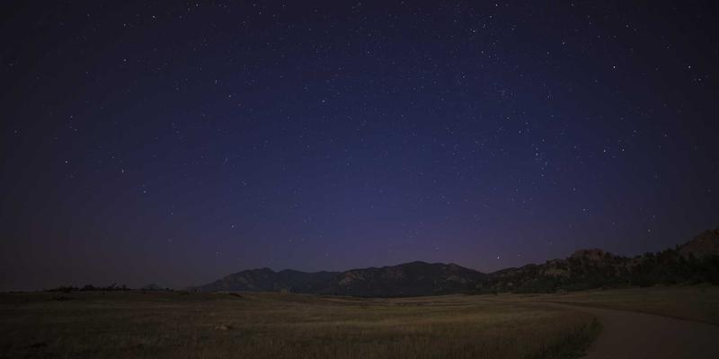 数据中心网络架构演进：从经典三层到叶脊网络的深度技术剖析
